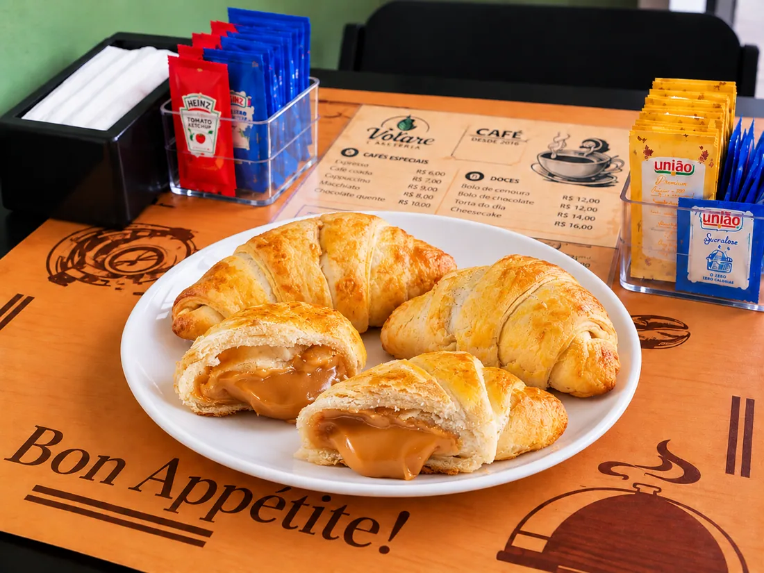 Croissant com doce de leite na Volare Cafeteria